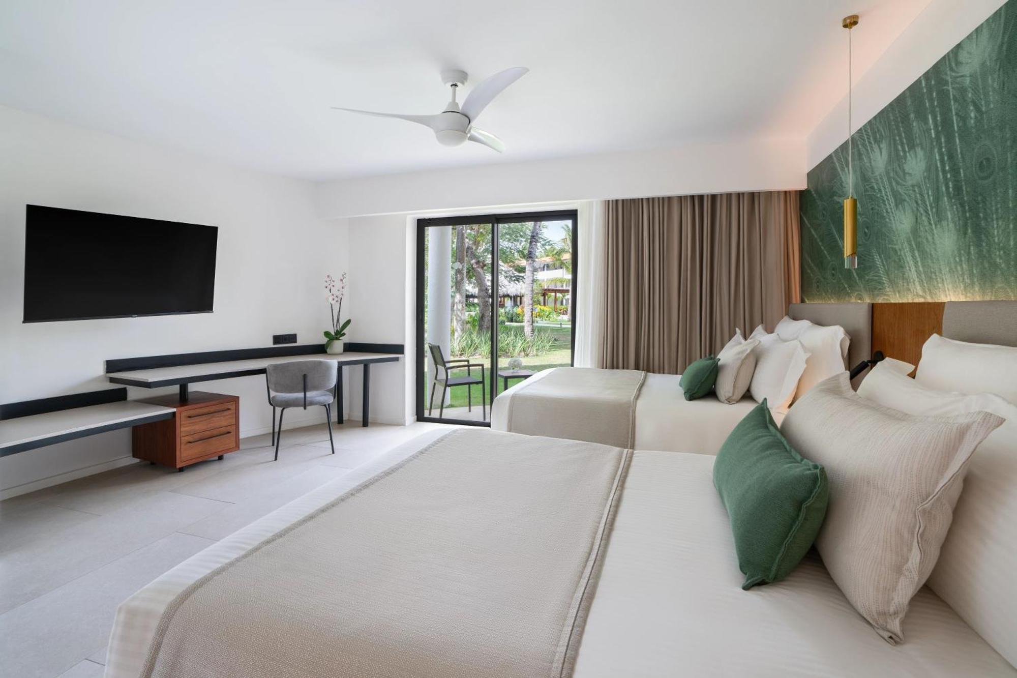 Club Junior King Suite Partial Ocean View