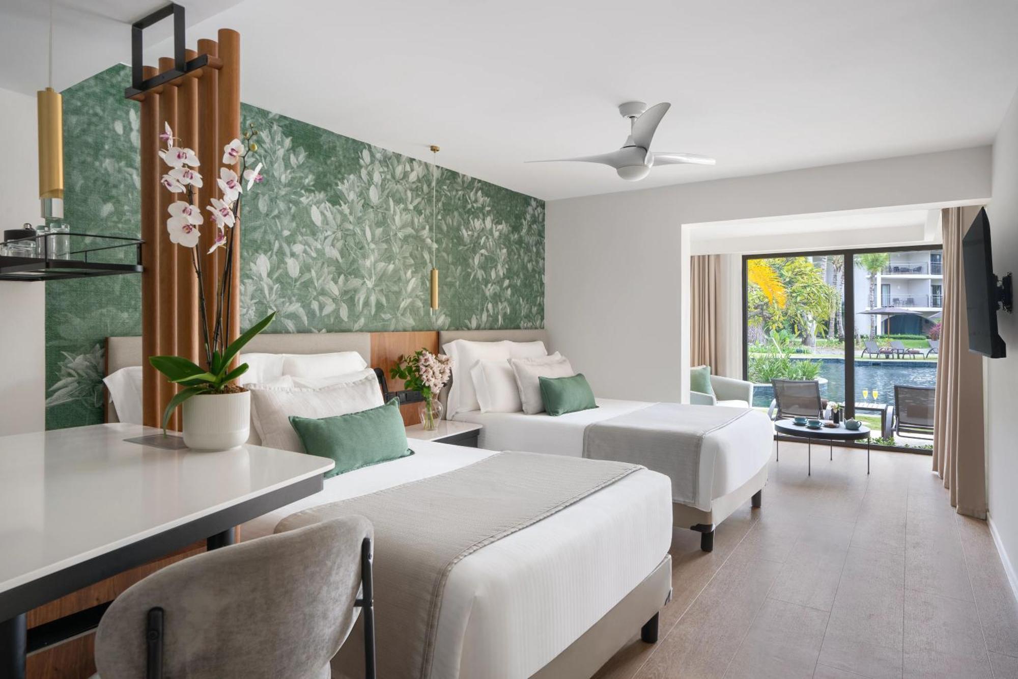 Club Junior King Suite Swim Up