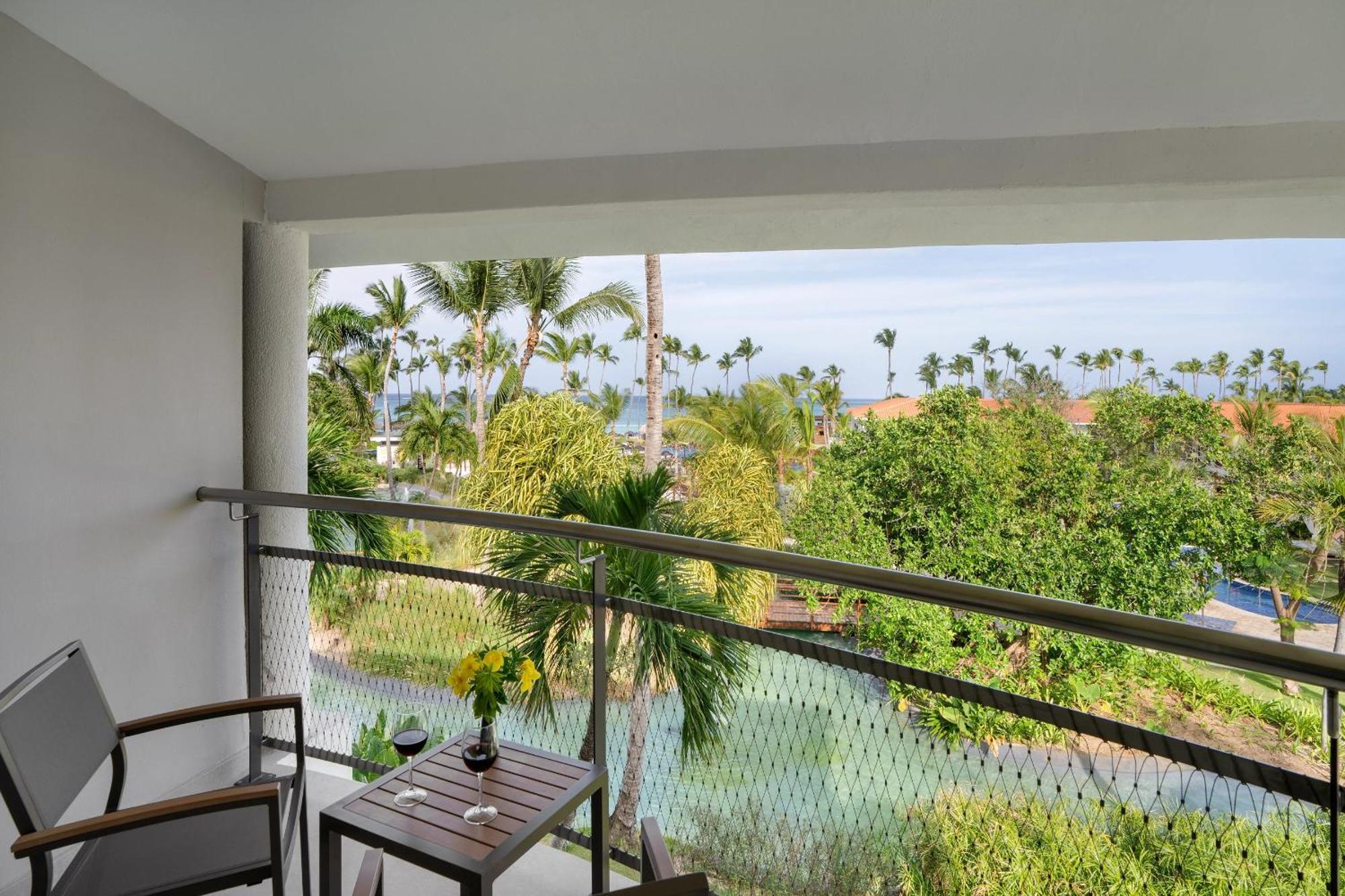 Club Junior King Suite Partial Ocean View